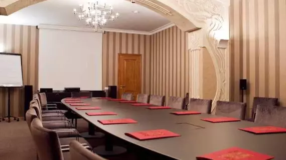 Diplomat Club Hotel | Kişinev