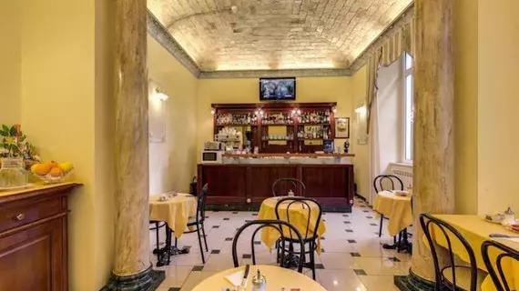 Cambridge Hotel | Lazio - Roma (ve civarı) - Roma Kent Merkezi - Rione XVIII Castro Pretorio