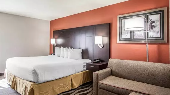 Quality Inn & Suites Lees Summit | Missouri - Kansas City (ve civarı) - Lee's Summit