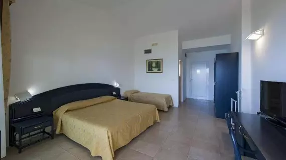 Hotel Villaggio Stromboli | Calabria - Vibo Valentia (vilayet) - Ricadi - Torre Ruffa