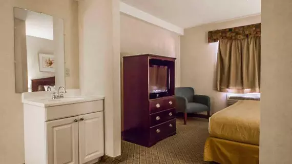 Quality Inn & Suites Torrington | Connecticut - Torrington (ve civarı) - Torrington