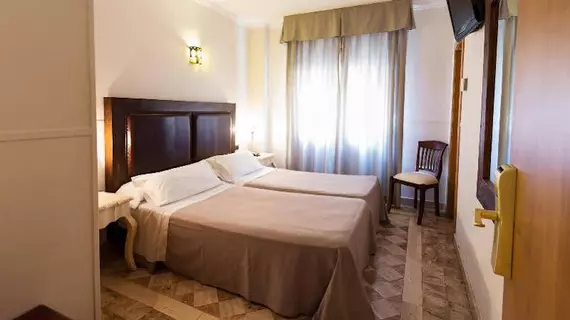 Hotel Boutique Reina Mora | Andalucia - Granada (il) - Granada - Granada City Center