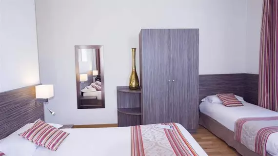 ibis Styles Hyeres Centre Gare | Provence - Alpes - Cote d'Azur - Var - Toulon - Hyeres (ve civarı) - Hyeres - Hyères Kent Merkezi