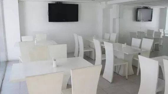 R Suites & Cafe | Mandaue