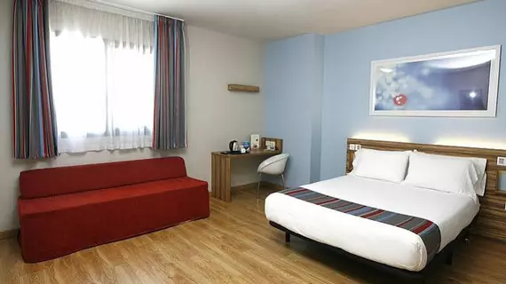 Travelodge Madrid Alcalá | Madrid Özerk Topluluğu - Madrid (ve civarı) - Madrid