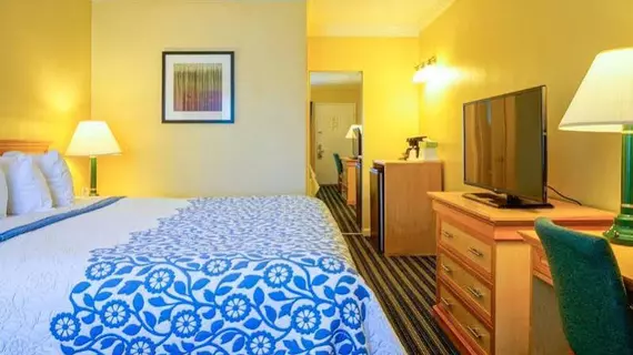 Days Inn Santa Barbara | Kaliforniya - Santa Barbara (ve civarı) - Santa Barbara - Santa Barbara Plajı