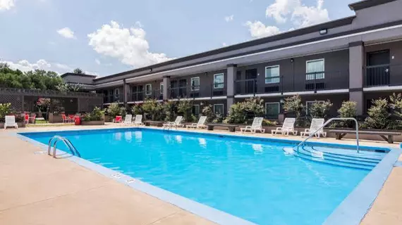 Clarion Inn and Suites | Arkansas - Russellville (ve civarı) - Russellville