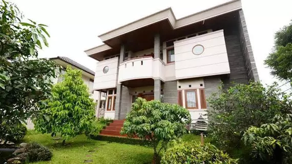 Setra Priangan Guest House | West Java - Bandung (ve civarı) - Bandung - Pasteur