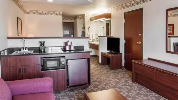 Quality Suites Keizer | Oregon - Salem (ve civarı) - Keizer