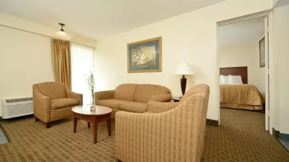 Quality Inn & Suites Near Fort Sam Houston | Teksas - San Antonio (ve civarı) - San Antonio