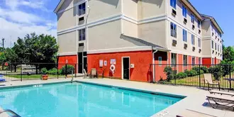 Econo Lodge Inn & Suites Douglasville