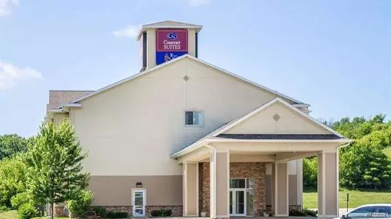 Comfort Suites at Royal Ridges | Wisconsin - Ripon