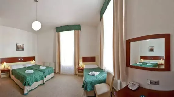 Hotel Atos | Prag - Městská čast Praha 5 (en büyük Prag ilçesi) - Smichov