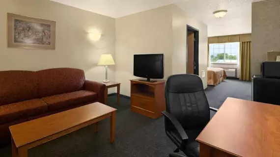 Travelodge & Suites Fargo Moorhead | Minnesota - Moorhead