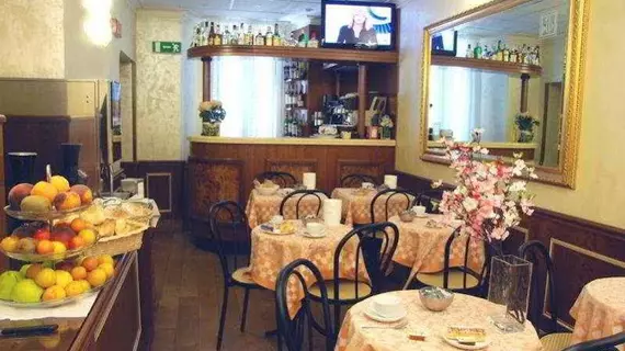 Hotel Marco Polo Rome | Lazio - Roma (ve civarı) - Roma Kent Merkezi - Rione XVIII Castro Pretorio