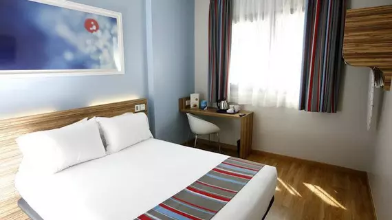 Travelodge Madrid Alcalá | Madrid Özerk Topluluğu - Madrid (ve civarı) - Madrid