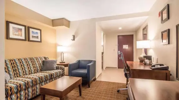 Comfort Inn and Suites Brattleboro | Vermont - Windham County - Brattleboro