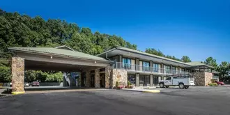 Quality Inn & Suites Mount Chalet