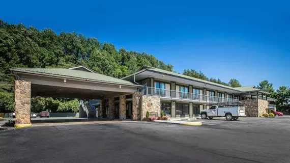 Quality Inn & Suites Mount Chalet | Georgia - Helen (ve civarı) - Clayton