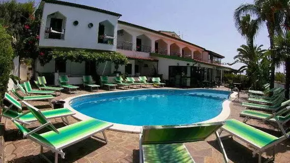 Hotel Marinella | Calabria - Vibo Valentia (vilayet) - Ricadi