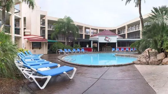 Baymont Inn & Suites Tampa Near Busch Gardens | Florida - Tampa (ve civarı) - Tampa