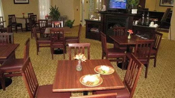 Best Western Plus Muskoka Inn | Ontario - Muskoka - Huntsville (ve civarı) - Huntsville