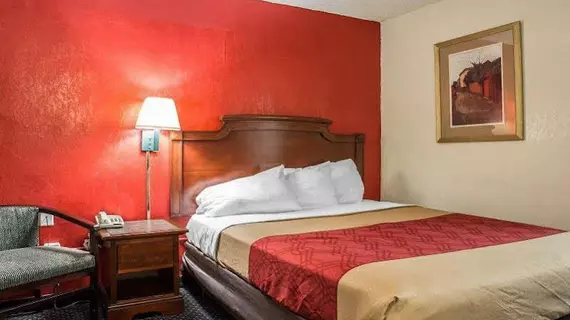 Econo Lodge Fort Jackson | Güney Karolayna - Columbia (ve civarı) - Columbia