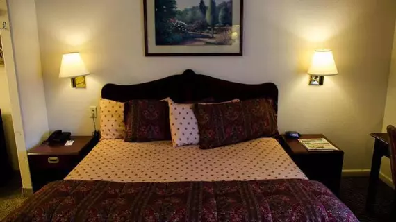 Carmel Hill Lodge / Knights Inn | Kaliforniya - Monterey (ve civarı) - Monterey