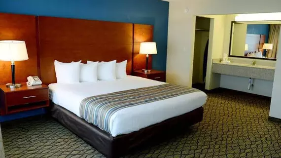 Baymont Inn & Suites St. Ignace Lakefront | Michigan - St Ignace