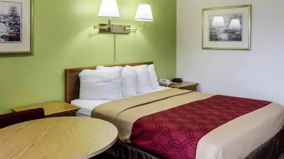 Econo Lodge University | Kansas - Topeka (ve civarı) - Lawrence