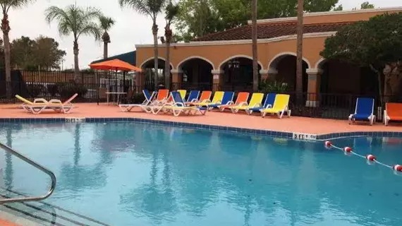 Ramada Kissimmee Downtown | Florida - Kissimmee - Kissimmee Tarihi Şehir Merkezi