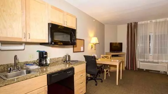 Candlewood Suites Fort Myers Interstate 75 | Florida - Fort Myers (ve civarı) - Fort Myers