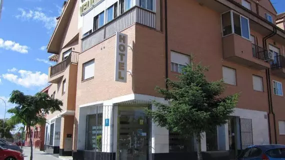 Hotel Velilla | Madrid Özerk Topluluğu - Madrid (ve civarı) - Velilla de San Antonio