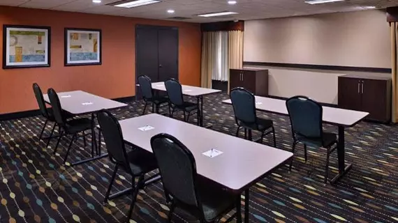 Best Western Plus Wichita West Airport Inn | Kansas - Wichita (ve civarı) - Viçita