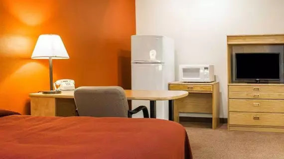 Quality Inn & Suites Greensburg  | Indiana - Greensburg (ve civarı) - Greensburg