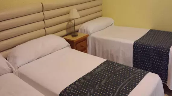 Hostal Cuatro Caños | Madrid Özerk Topluluğu - Madrid (ve civarı) - Alcala de Henares