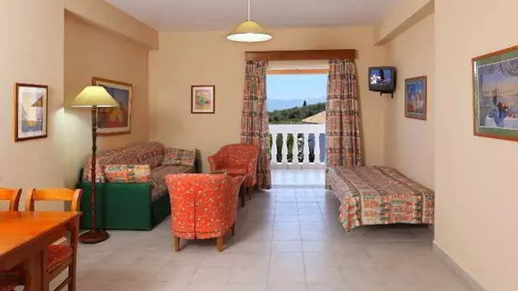 Rebeccas Village Hotel | İyon Adaları - Korfu - Karousades