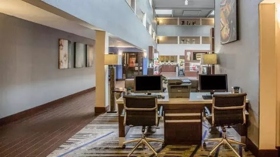 Quality Suites Nashville Airport | Tennessee - Nashville-Davidson - Nashville (ve civarı) - Nashville - Opryland - Donelson