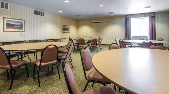 Comfort Suites at Royal Ridges | Wisconsin - Ripon