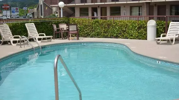 BAYMONT INN & SUITES PIGEON FO | Tennessee - Gatlinburg - Pigeon Forge (ve civarı) - Pigeon Forge