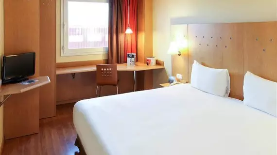 Ibis Madrid Alcala La Garena | Madrid Özerk Topluluğu - Madrid (ve civarı) - Alcala de Henares