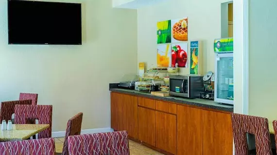 Quality Inn & Suites | Florida - Fort Walton Beach - Destin (ve civarı) - Miramar Beach