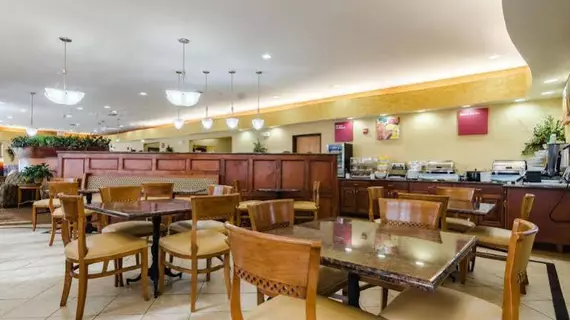 Comfort Suites Salina | Kansas - Salina (ve civarı) - Salina