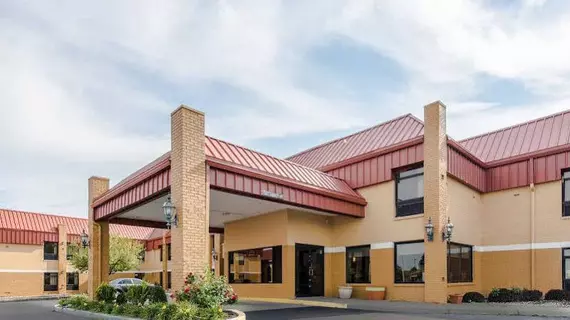 Quality Inn and Suites Muncie | Indiana - Muncie (ve civarı) - Muncie