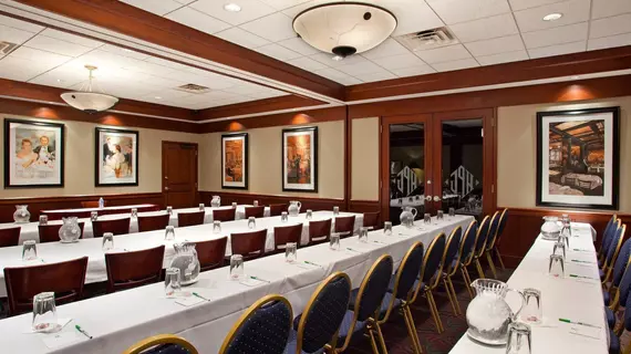 Holiday Inn Akron-West | Ohio - Summit İlçesi - Akron (ve civarı) - Akron - Montrose - Montrose-Ghent