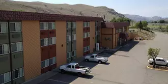 Okanogan Inn & Suites