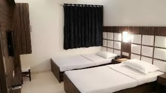 Hotel Golden Plaza | Gujarat - Ahmedabad Bölgesi - Ahmedabad - Ahmedabad Kent Merkezi