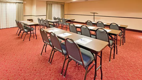 Holiday Inn Express Hotel & Suites Andover East 54 Wichita | Kansas - Wichita (ve civarı) - Andover