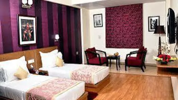 Corporate Suites Noida | Batı Delhi - Ulusal Eyalet Başkenti Delhi - Delhi (ve civarı) - Noida