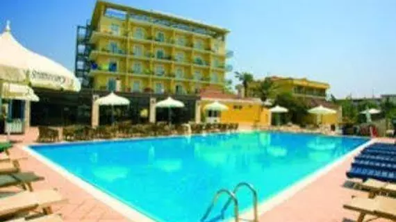 Hotel Club Sabbiadoro | Campania - Salerno (il) - Salerno (ve civarı) - Battipaglia